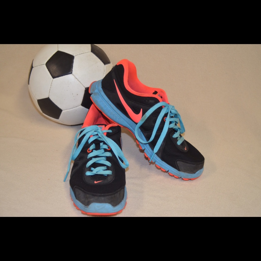 Nike Revolution 2 shoes