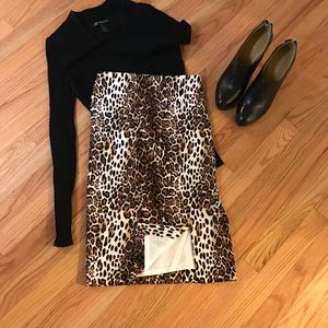 WHBM gorgeous pencil skirt. NWT size 4