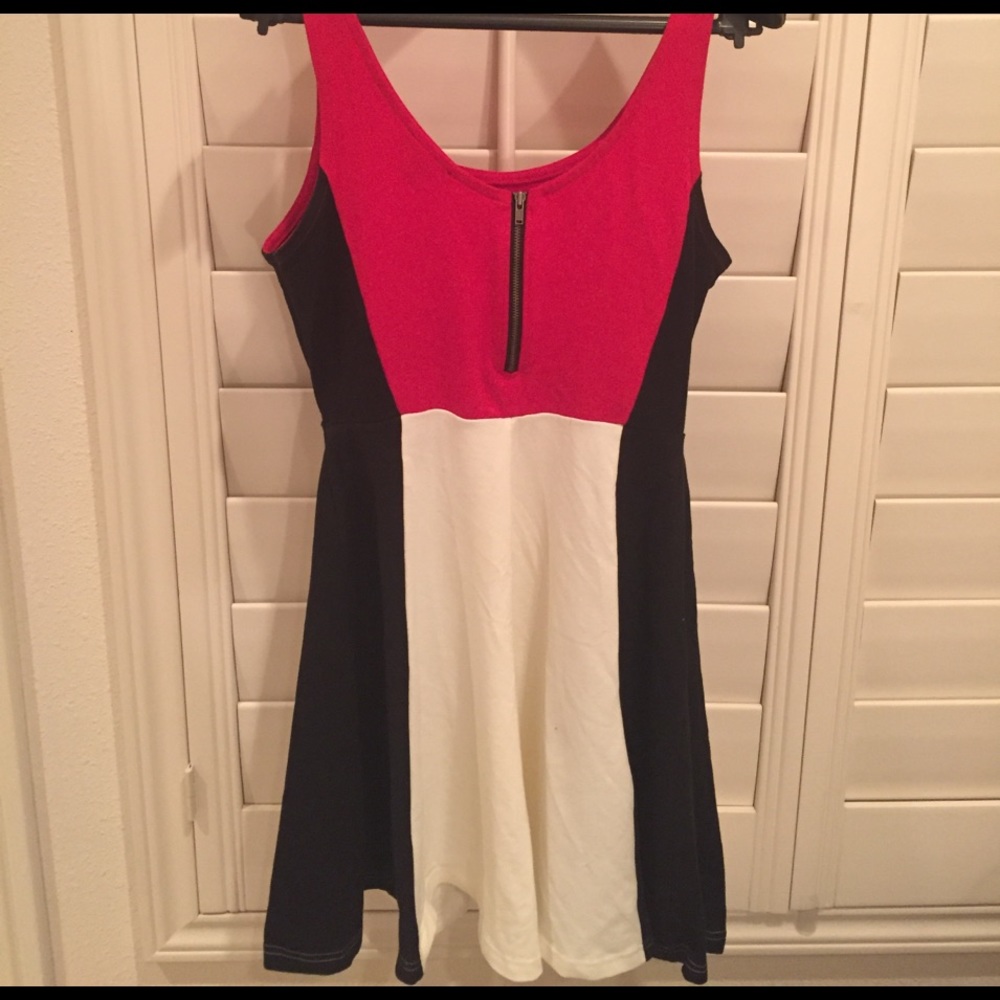Cute! Color Block Express Dress - Picture 2 of 4