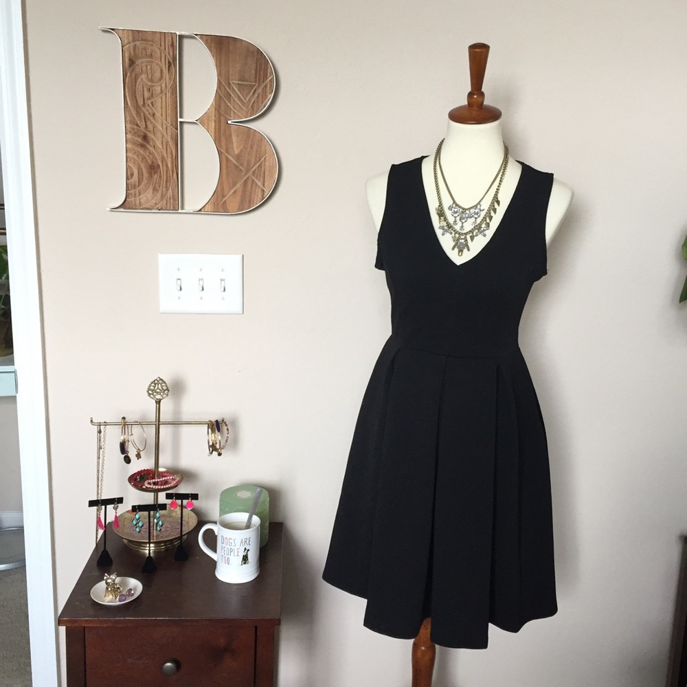 Box Pleat Fit and Flare Boutique Dress - M