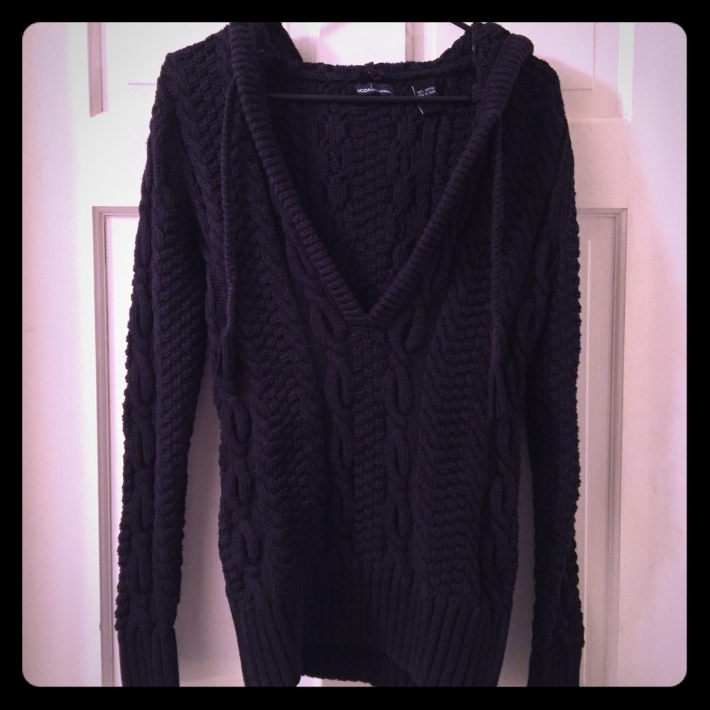 Moda by Victoria Secret cable knit hooded sweater