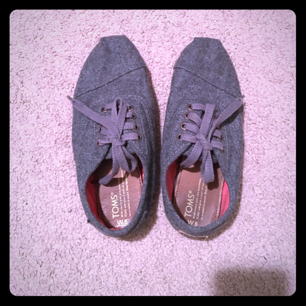 ❌SOLD❌Toms grey shoes