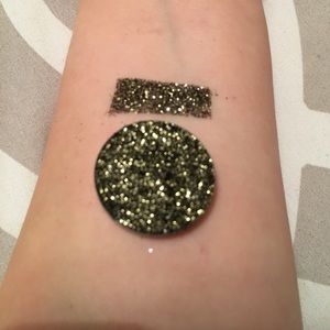Gold mine pressed glitter by glitter injections