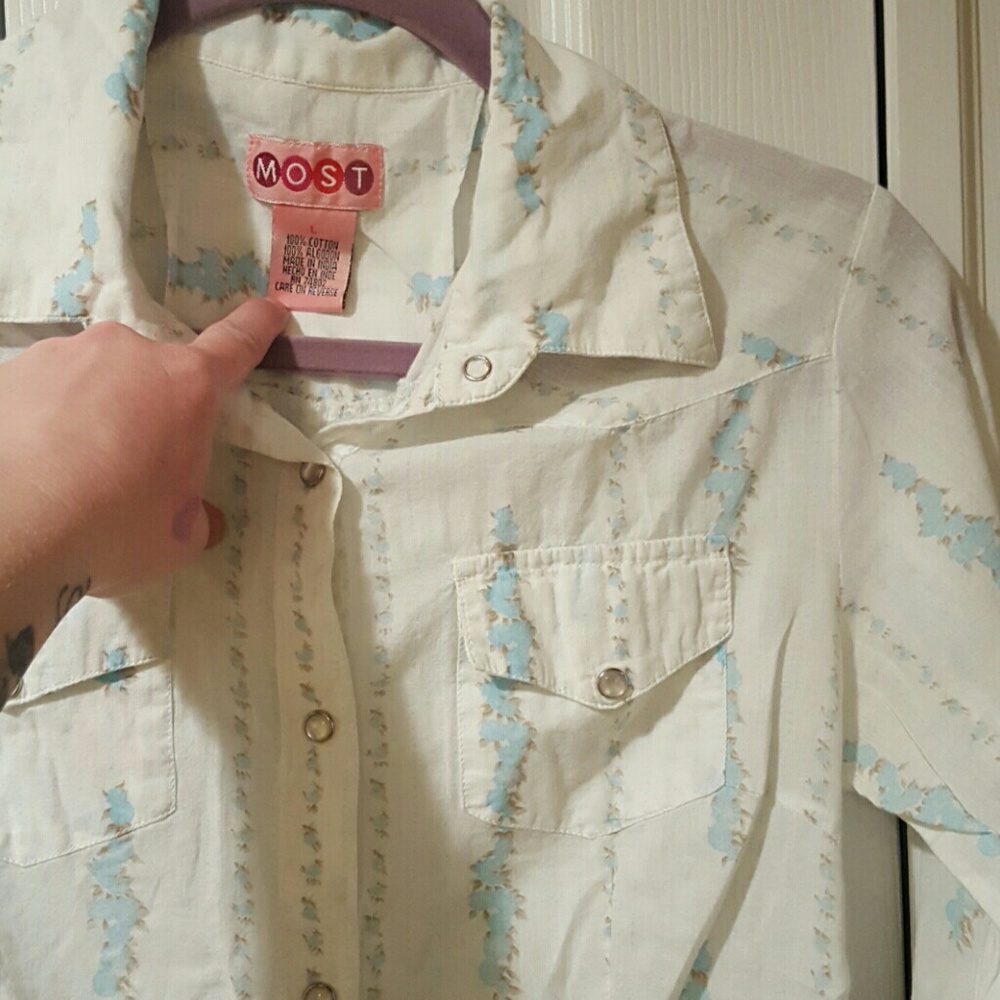 Button Up Collared Shirt - Picture 2 of 4