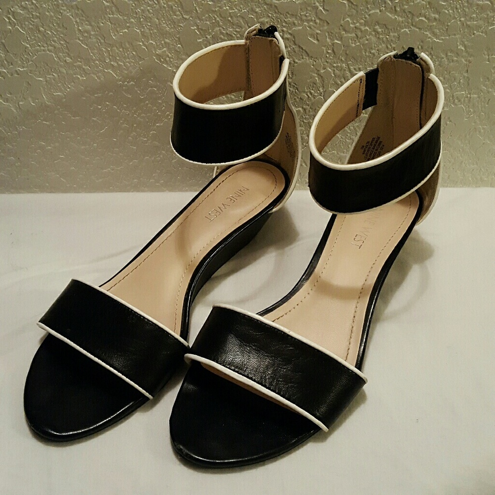 Nine West Vilta Black & White Leather
Sandal