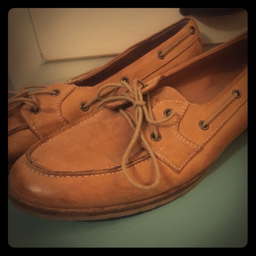 Like New Leather Crown Loafer. Size 9