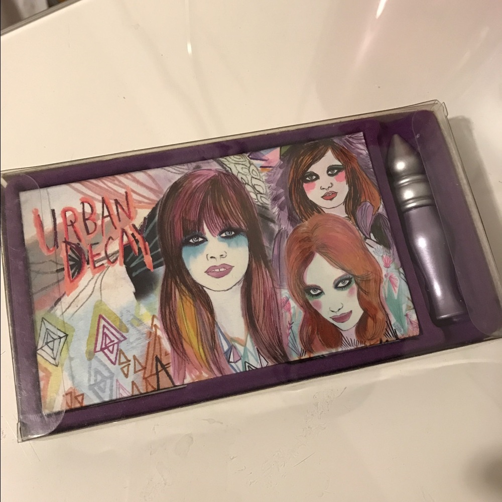 NIB Urban Decay limited edition shadow box