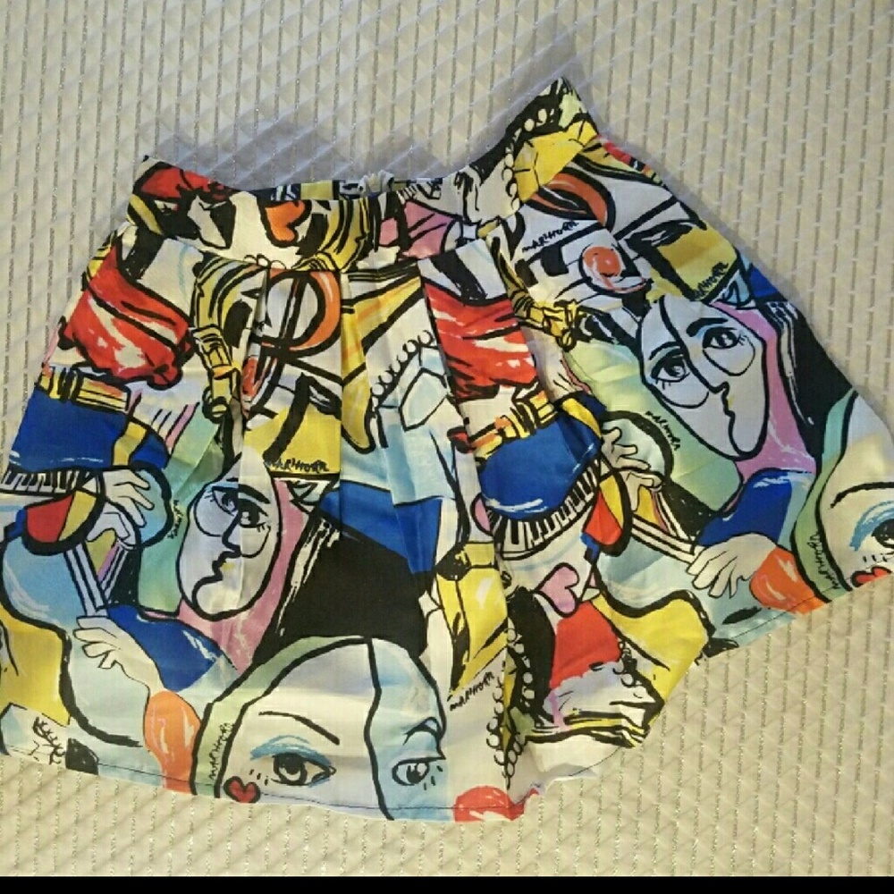 Never worn,Abstract print, pleated skirt