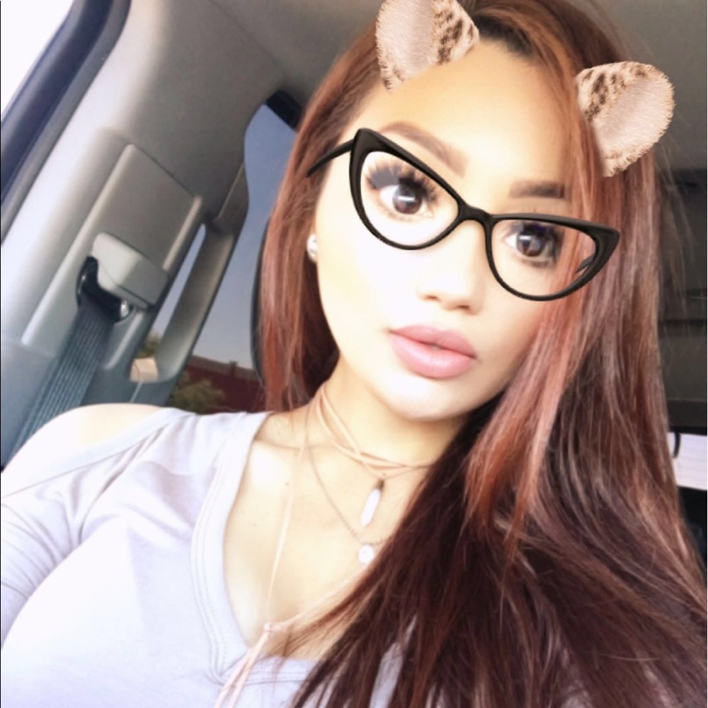 Meet your Posher, Olivia