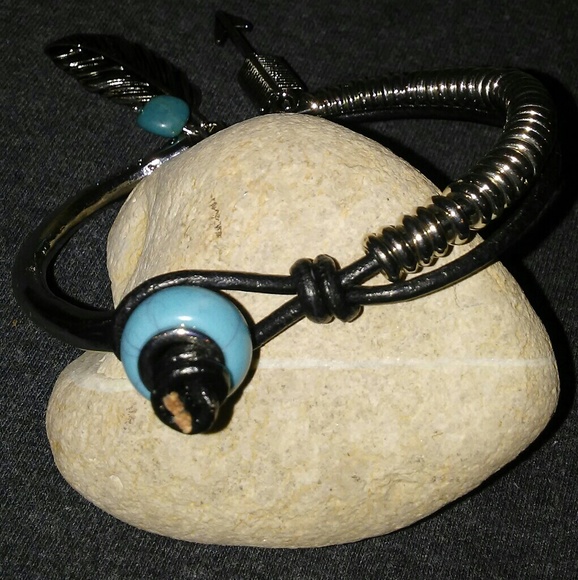 New 3 charm southwest flare bracelet - Picture 2 of 2