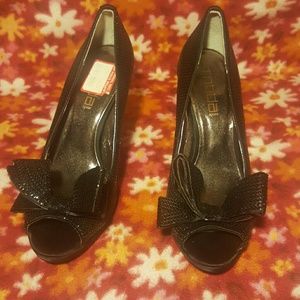 Moda Sequined Bowtie Pumps - 4.25 inch heel