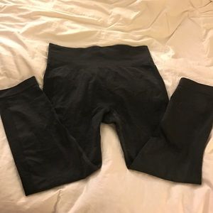 Fabletics cropped pant size small NWOT