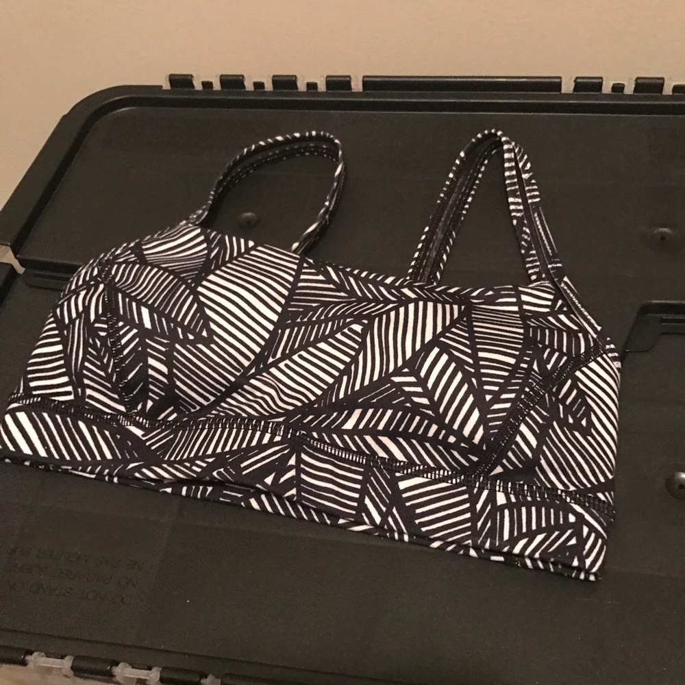 NWOT lululemon straight up bra, size 4