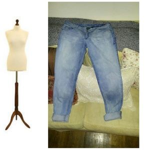 Armani Exchange Bleach Rinse Size 8 skinny bf