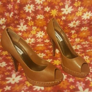 *GC* STEVE MADDEN Studded Peep Toe Pump