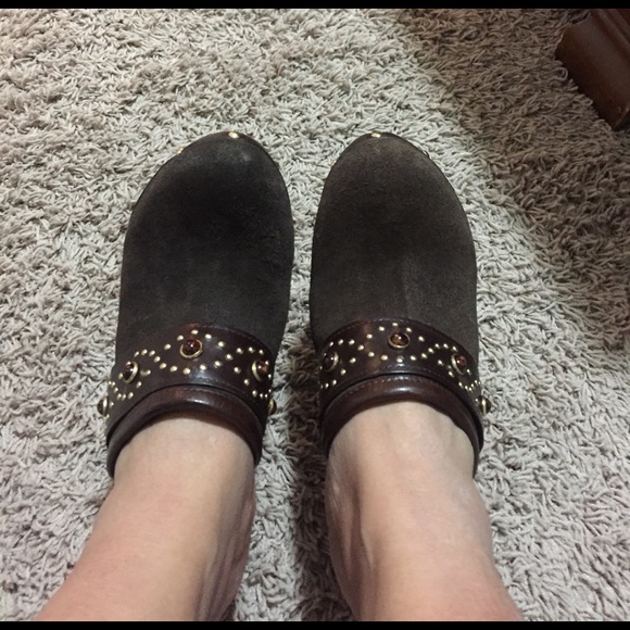 Shoes - Picture 3 of 4