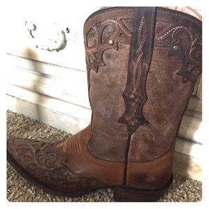 Women's Ariat Cowboy Boots size 7