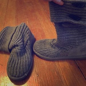 Gray sweater bearpaw boots