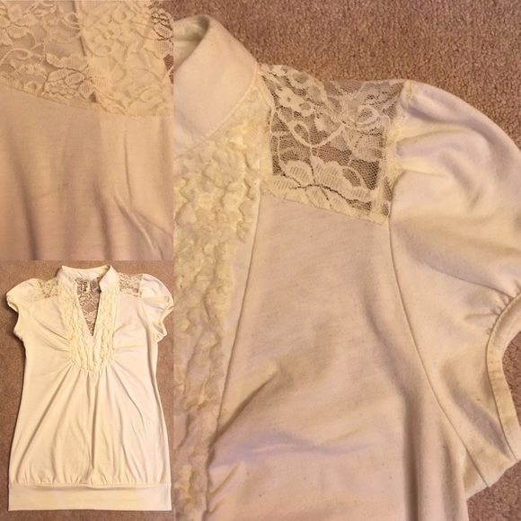 Cream shirt with lace sz S - Picture 2 of 2