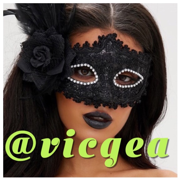 True Matte 👄 Lasts Up to 8 hrs. No re-applying - Picture 2 of 4