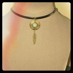 New single turquoise pendant choker w/feather