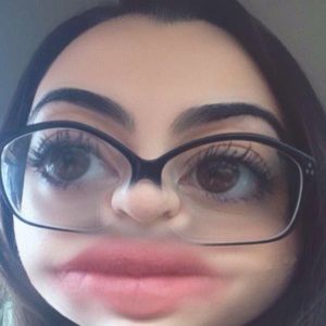 Meet your Posher, Adrianna