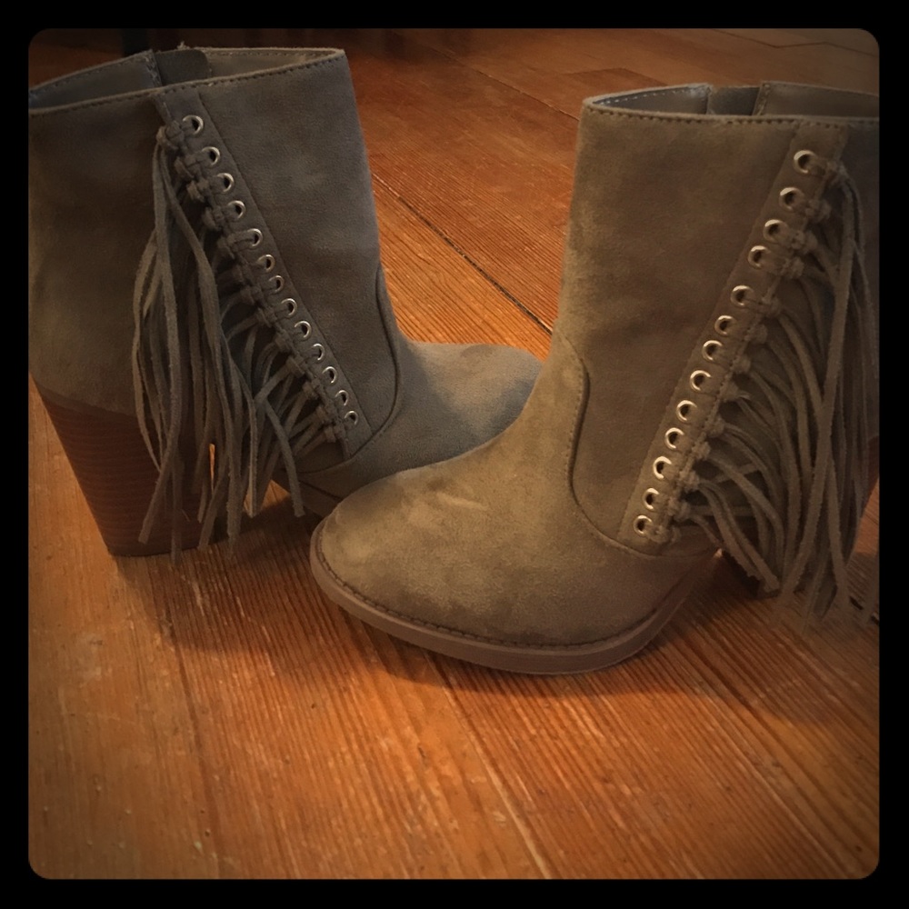 Adorable fringe heeled booties