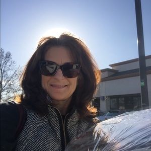 Meet your Posher, Debi