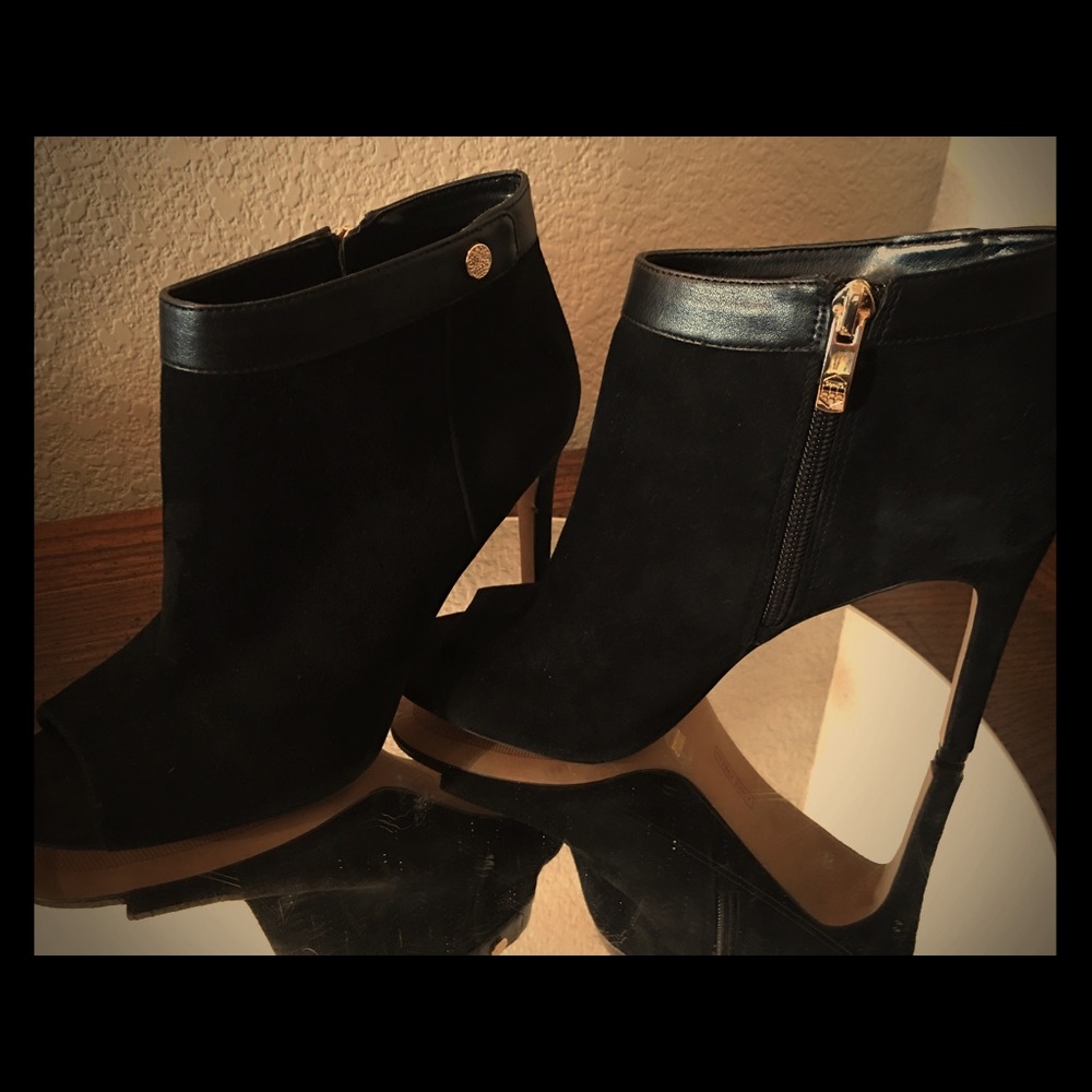 NWT BLACK SUEDE VINCE CAMUTO