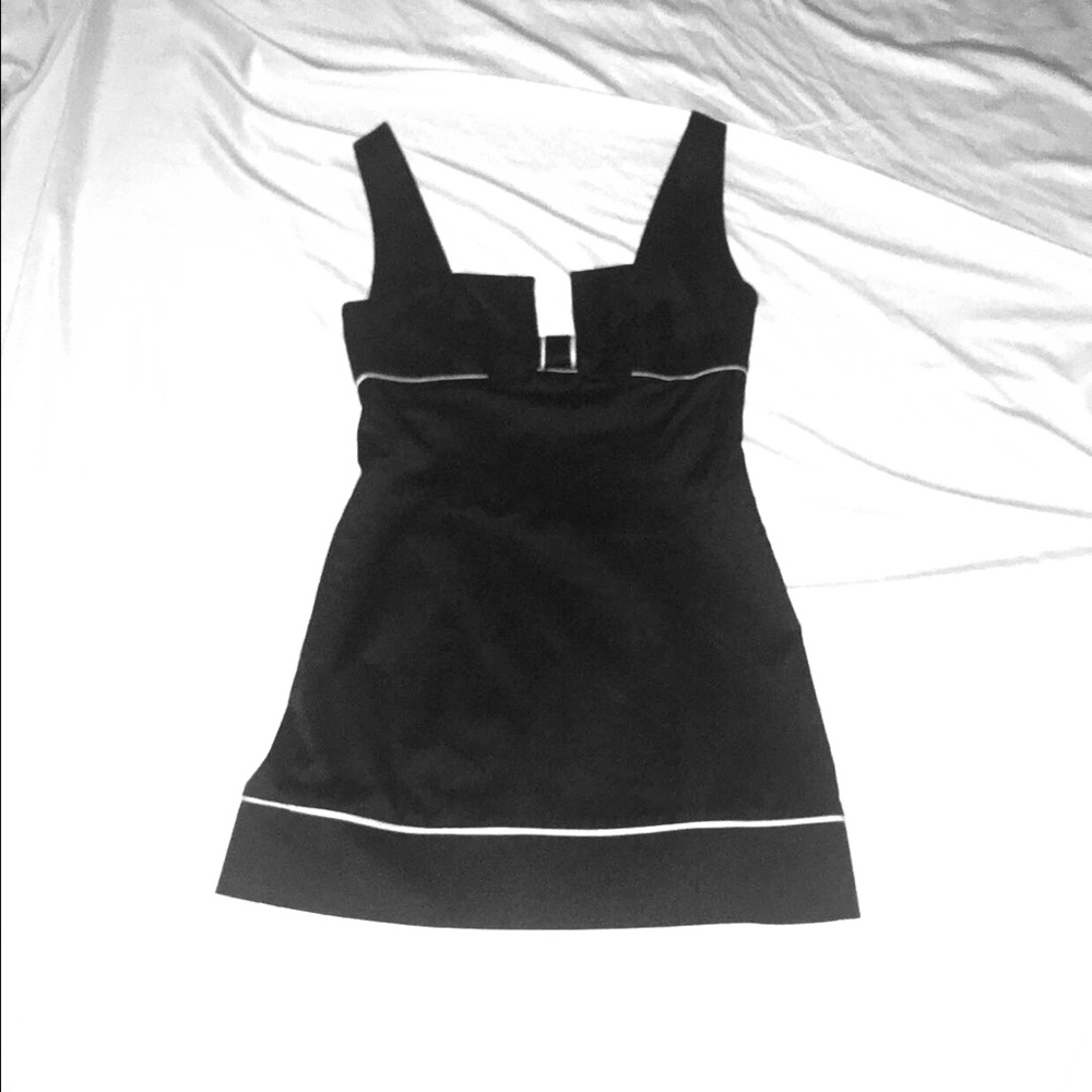 Adorable size 6P Bebe mini dress