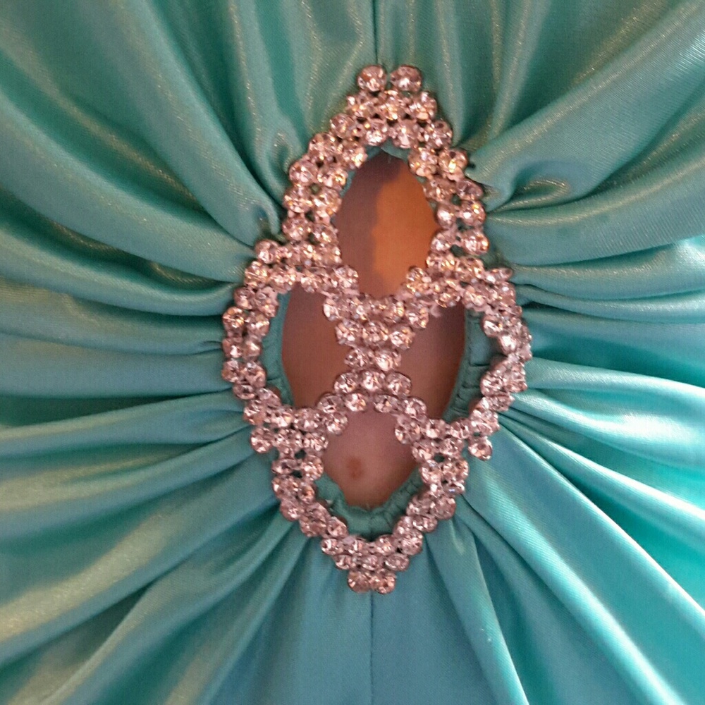 Gown aqua halter style cutout detail front & back - Picture 4 of 4