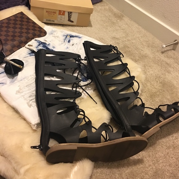 Black  gladiator sandals - Picture 2 of 6