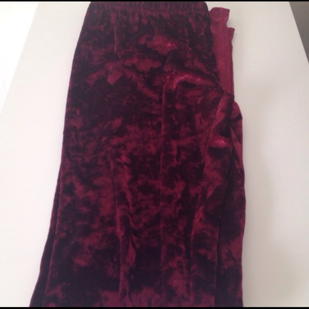 ❌SOLD❌ Red-wine velvet leggings