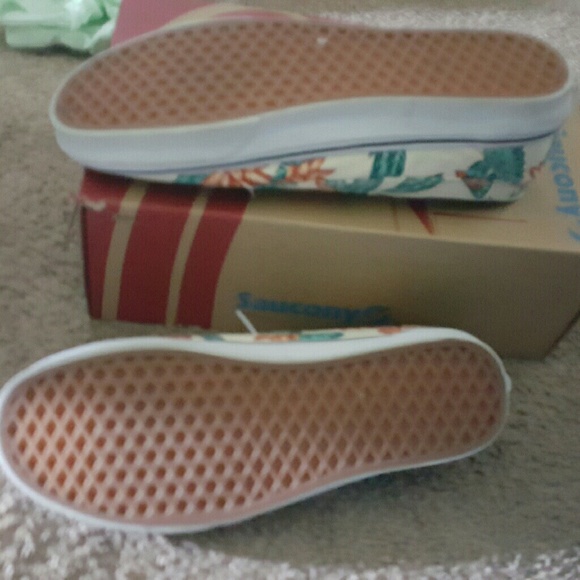 Vans - Picture 2 of 4