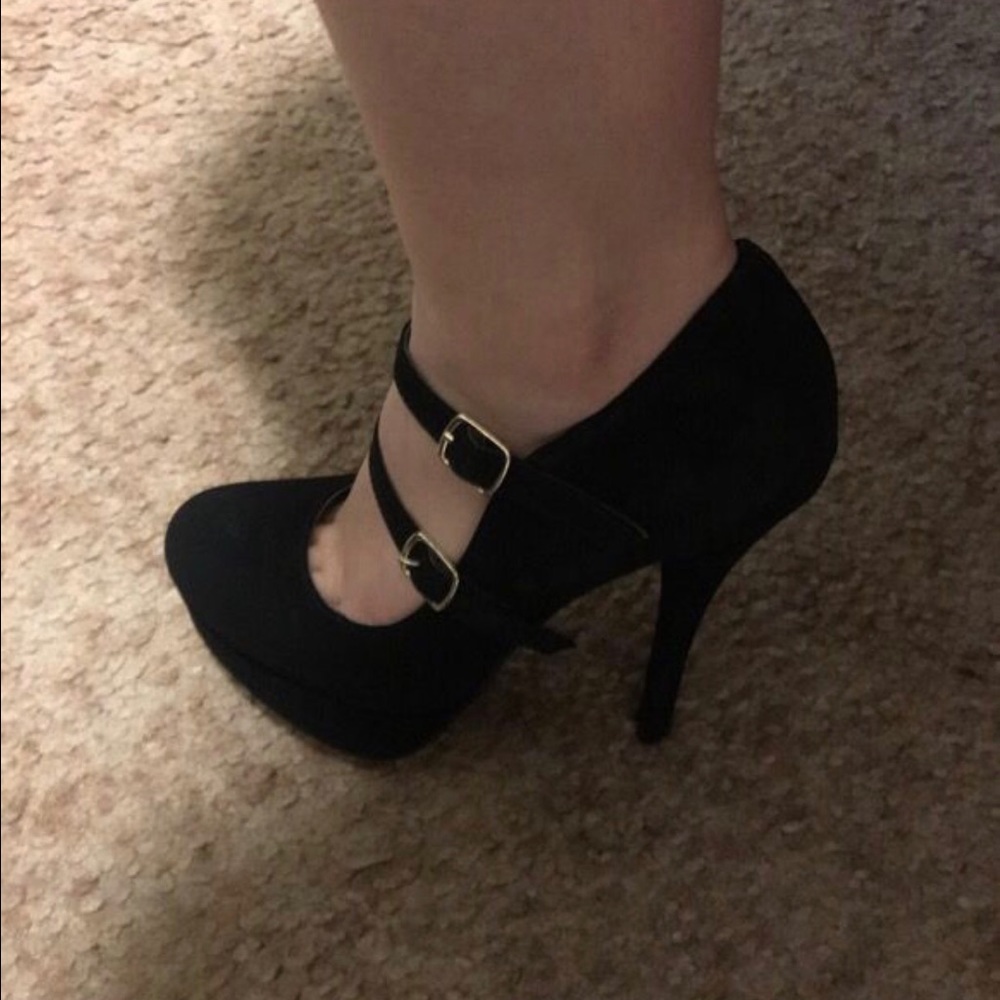 Black heels - Picture 2 of 5