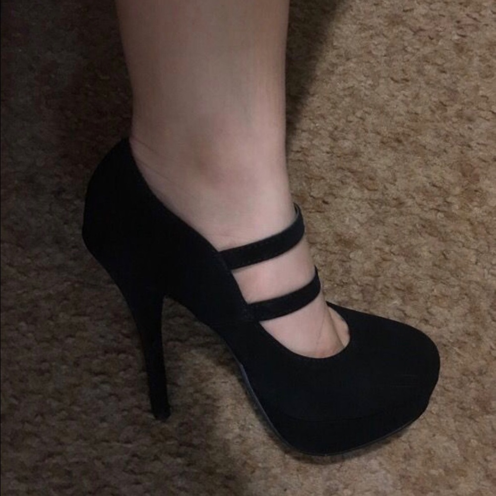 Black heels - Picture 4 of 5