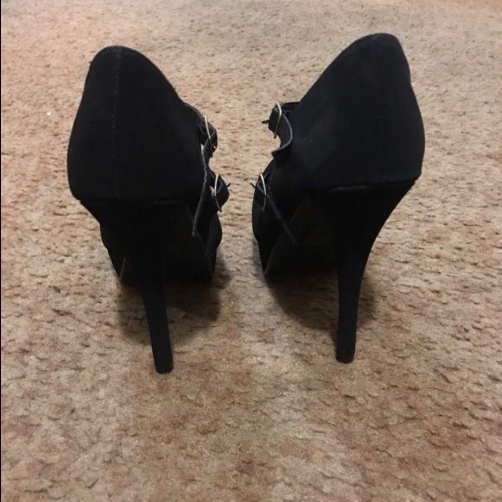 Black heels - Picture 5 of 5