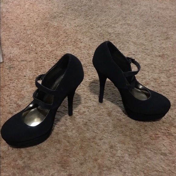 Shoes - Black heels