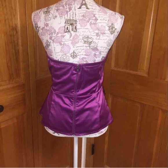 2B BEBE Peplum Top - Picture 2 of 3