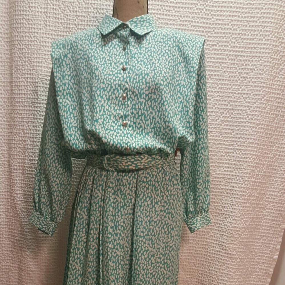 💲PRICE DROP💲Lovely Green & White Dress