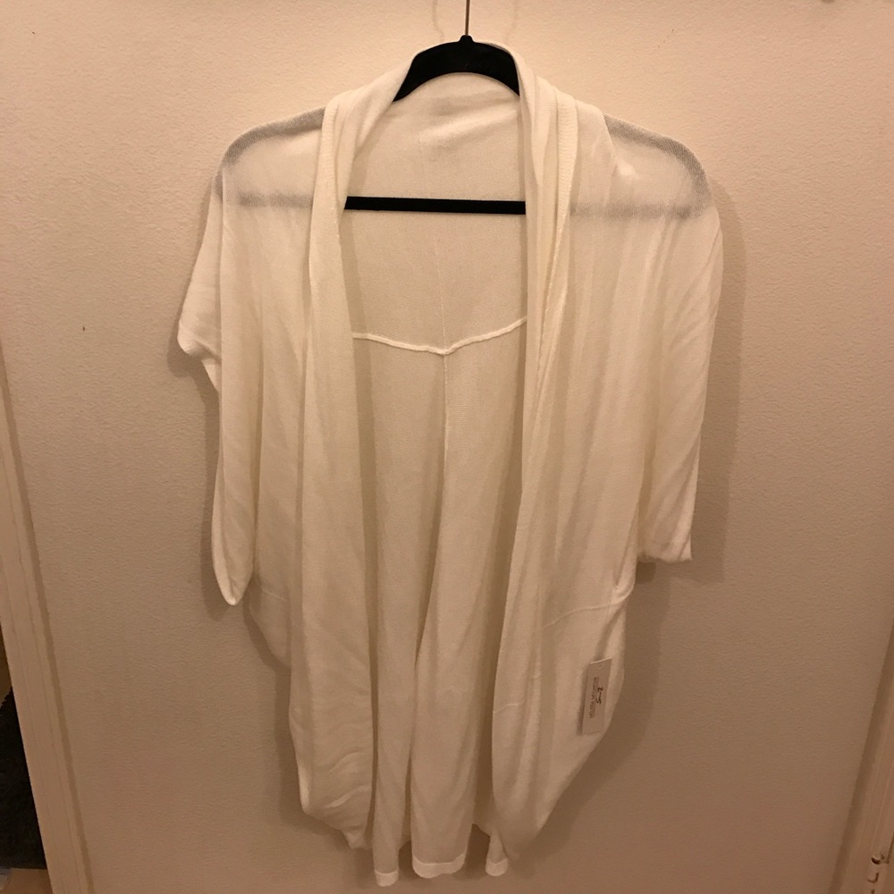 Melissa McCarthy short sleeve cover up