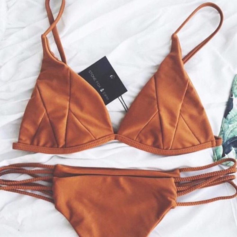 IN SEARCH OF SKY ISLA TOP