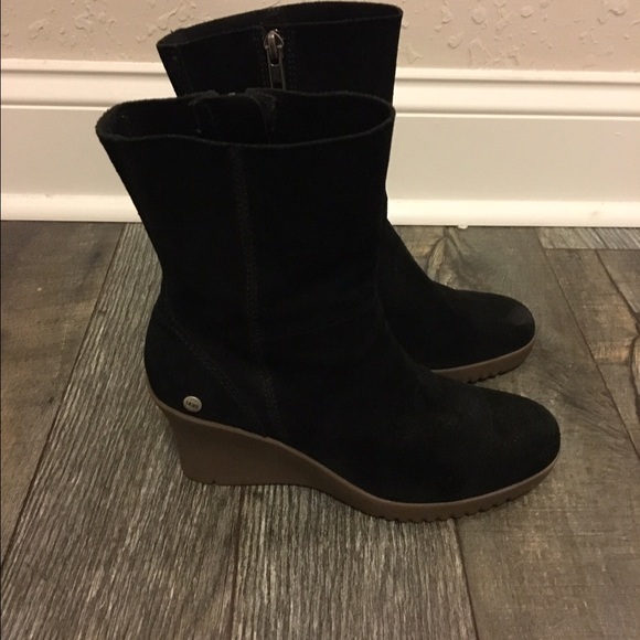 Women's super cute black ugg wedge boots! - Picture 1 of 4