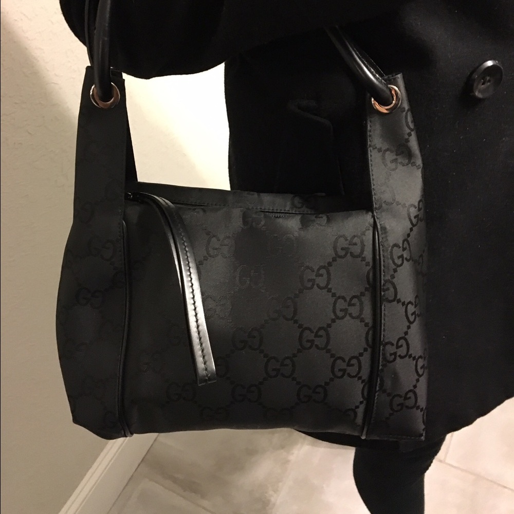 Cute black Gucci bag!!!