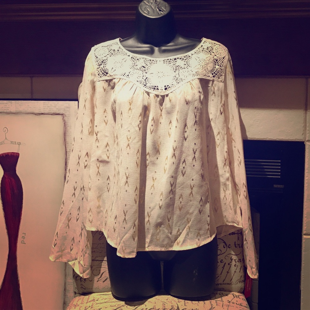 Xhilaration lace flowing top size medium NWT