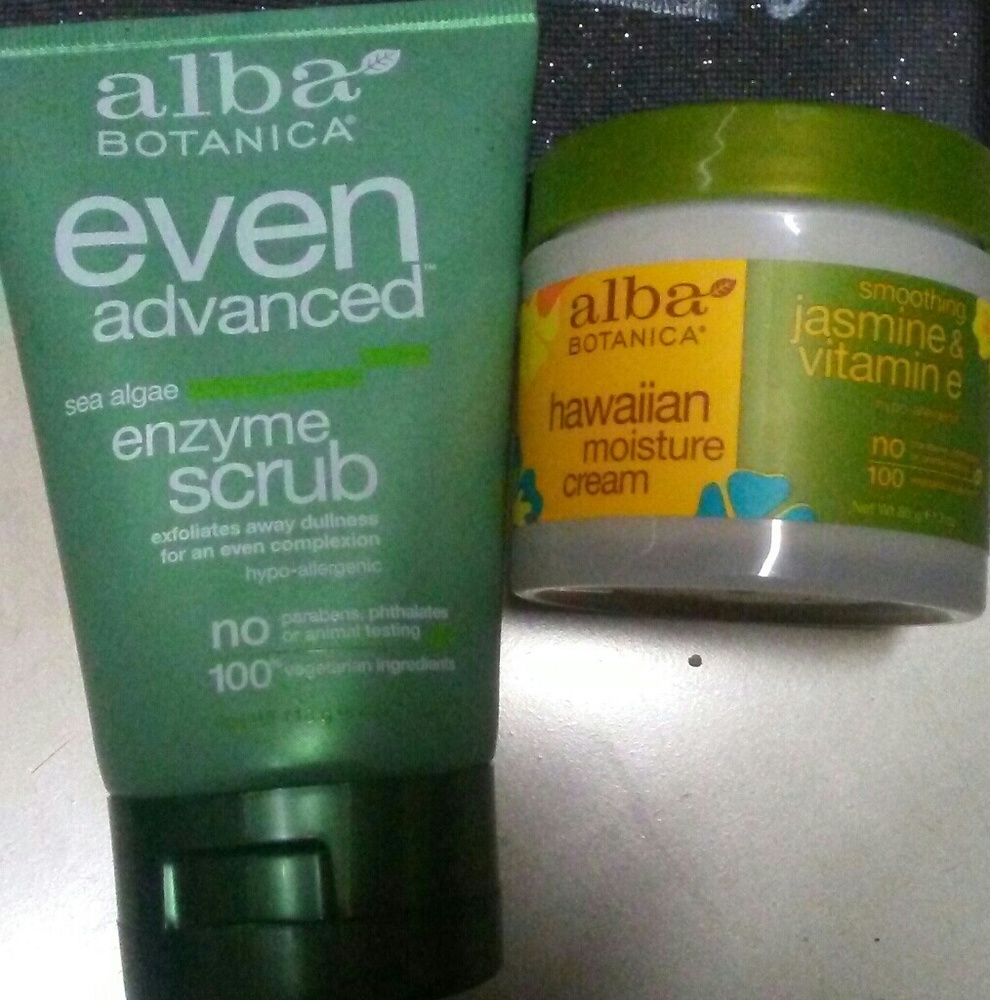 Duo of alba botanica