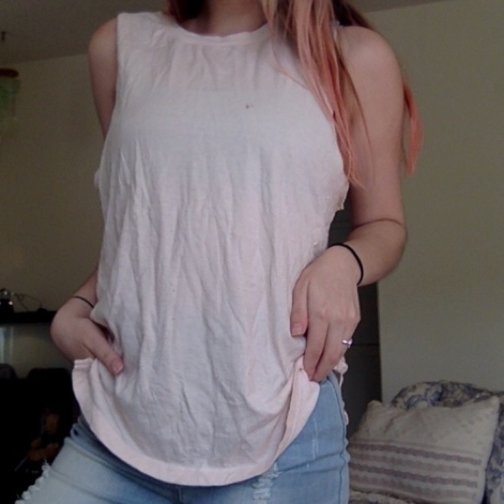 *sold* Soft lightweight baby pink muscle t
