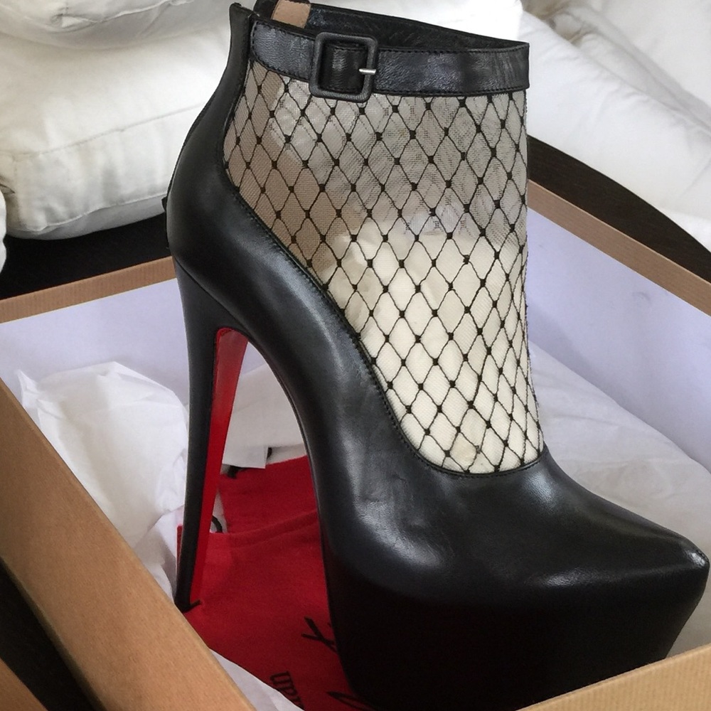 👏SOLD!👏 LOUBOUTIN Kid Lace Resillissima 38