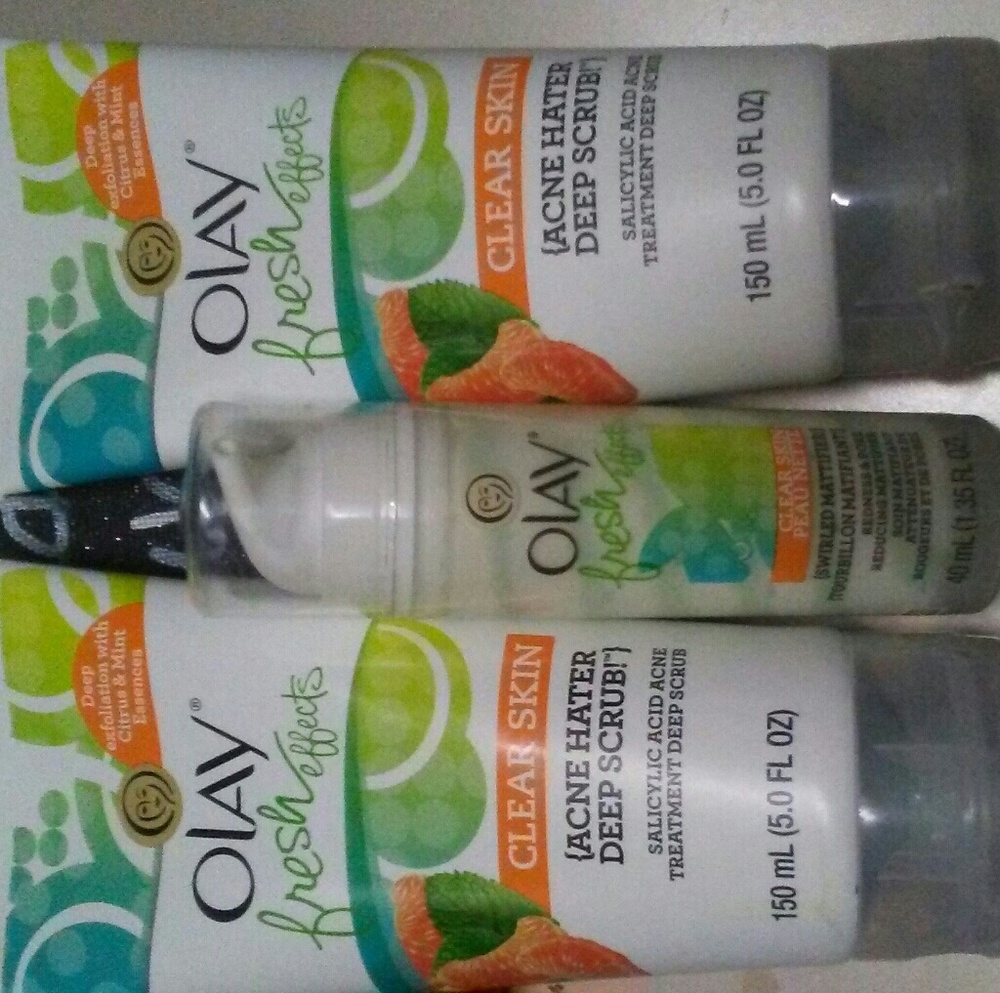 Olay bundle.2 cleansers .1 mattifier/primer