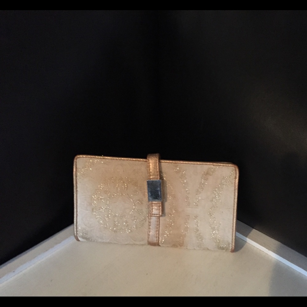 Old navy wallet